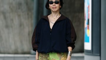 Todas las mujeres sofisticadas de más de 50 en Tokio llevan el mismo bolso por la calle, en el metro, al trabajo y de cena con amigas porque tiene el tamaño perfecto y combina con todo