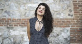 Nerea Pérez de las Heras publica su debut literario, nacido del accidente en el que perdió una pierna, un libro sobre los cuidados, la amistad, la discapacidad y esa vida que continúa