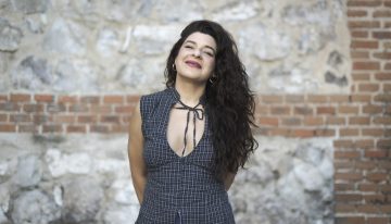 Nerea Pérez de las Heras publica su debut literario, nacido del accidente en el que perdió una pierna, un libro sobre los cuidados, la amistad, la discapacidad y esa vida que continúa