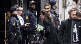 Isabel Collado, peluquera, sobre el accesorio de pelo de la reina Letizia: «Tiene ese punto sin esfuerzo que rejuvenece, cuida el cabello y hace que incluso un look más formal se vea mucho más fresco»