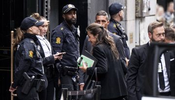 Isabel Collado, peluquera, sobre el accesorio de pelo de la reina Letizia: «Tiene ese punto sin esfuerzo que rejuvenece, cuida el cabello y hace que incluso un look más formal se vea mucho más fresco»