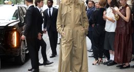 Las invitadas del desfile de Ralph Lauren tienen 6 trucos de estilo infalibles para vestir con elegancia este otoño