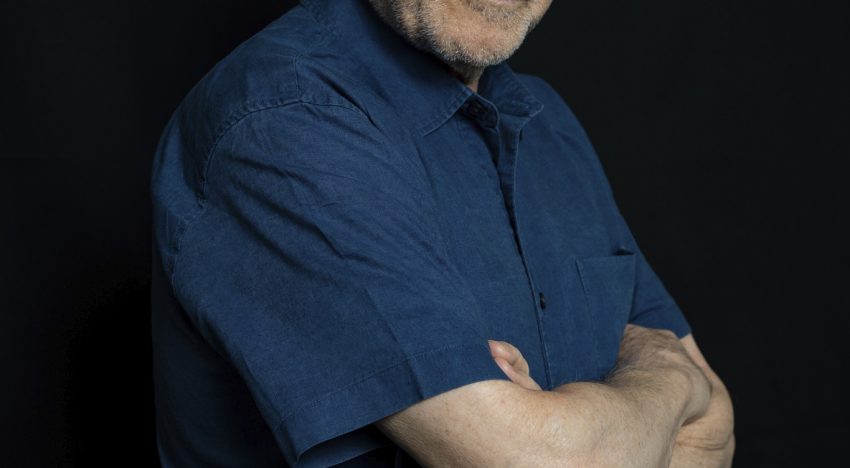 André Aciman (75 años), autor de 'Call me by your name' vuelve con un libro de relatos: «Me siento como un niño de 12 años. No creo que la experiencia sirva necesariamente para evitar errores»