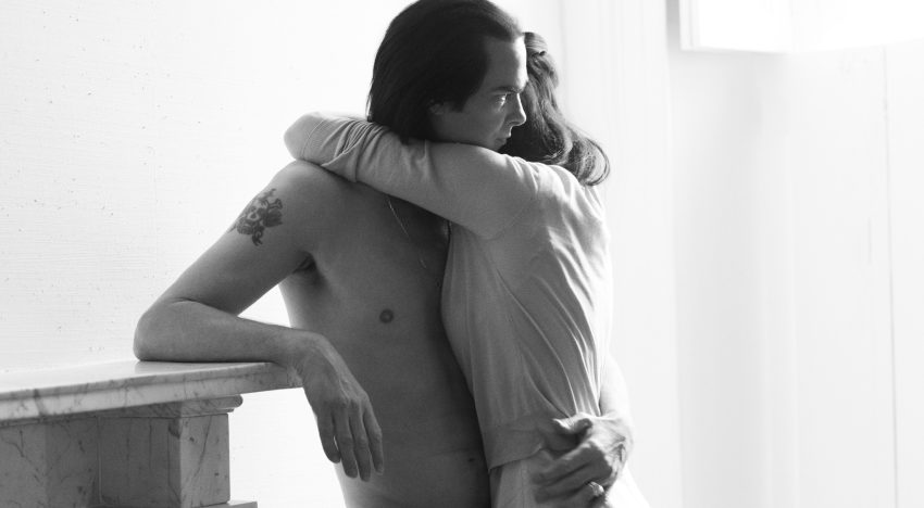 Nick Cave (68 años): «En las incontables palabras que le he dedicado, mi prioridad  ha sido contener su condición fugaz, pero Susie sigue representando el mismo misterio que la primera vez que la vi»