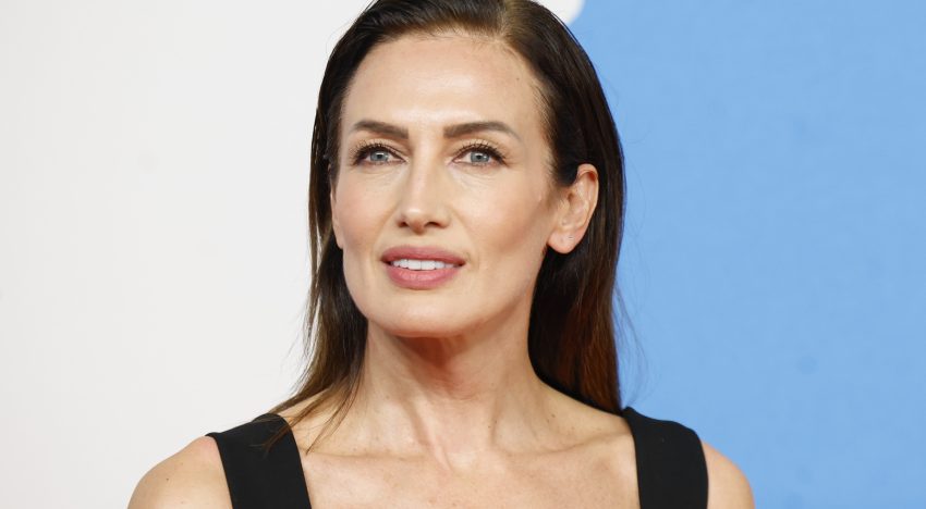 María Nebrera, maquilladora: «Un truco de maquillaje con efecto lifting es aplicar un corrector fluido en el extremo exterior del ojo de forma ascendente hacia la sien, levanta la mirada y la eleva ópticamente»