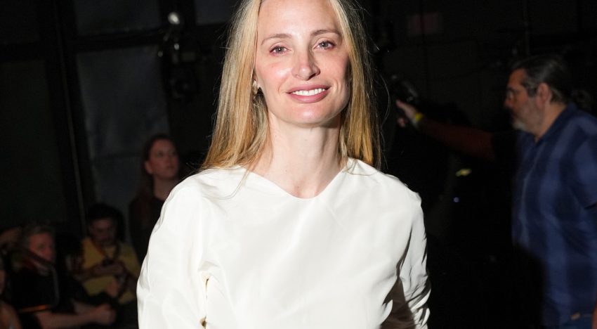 La belleza Old Money de Lauren Santo Domingo y de las neoyorquinas de más de 50 que no dejaremos de llevar este otoño 2026