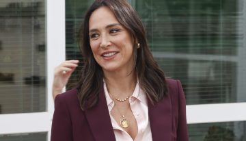 Desvelamos el secreto de la melena (ultra)brillante de Tamara Falcó: «No solo se aplica un producto para dar brillo, sino que tiene una fibra capaz de reflejar la luz»