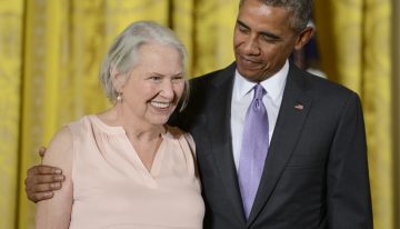 Razones para amar a Annie Dillard, premio Pulitzer con 28 años, una autora que vertebró su obra en torno  a la fe y el misterio