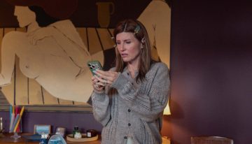 Sharon Horgan rompe los tabúes de la menopausia en su serie de comedia 'Youth': «Deberíamos hacernos mayores como nos dé la gana, pero eso no impide que te acompleje tu cuello»