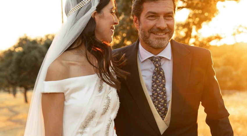 La novia de la falda con vuelo y el cuerpo con delicada pedrería inspirado en Lanvin y Vionnet