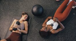 Javier Abreu, entrenador: «No basta con que una mujer de 60 tenga fuerza suficiente para levantarse de una silla, tiene que ser capaz de producir esa fuerza con rapidez y eso hay que trabajarlo después del calentamiento»
