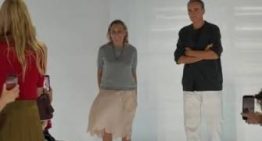 Miuccia Prada repite su combinación infalible y estrena falda al acabar su desfile primavera-verano 2027