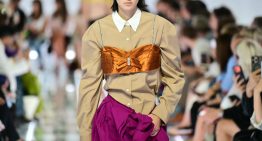 Solo Prada sabe cómo ponerte la falda en todas sus versiones, en cualquier circunstancia y sea cual sea tu estilo: así ha sido el desfile más esperado de Milán para la próxima primavera