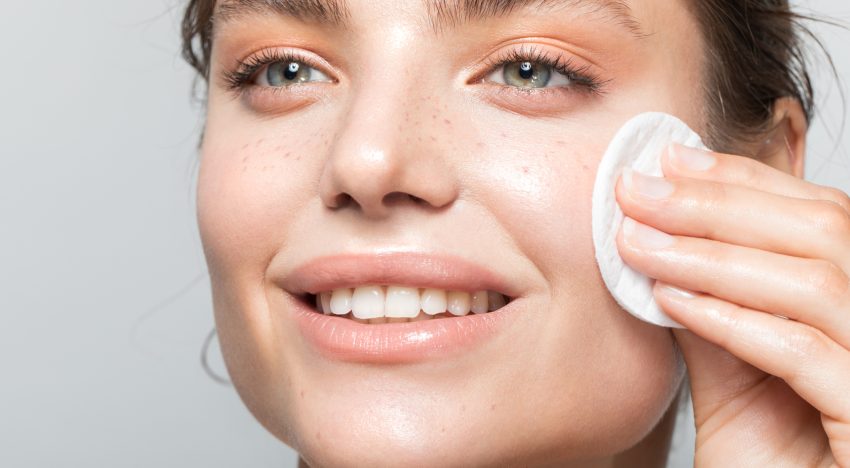 Los 5 pasos con los que una dermatóloga recupera la piel después del verano