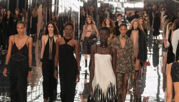 ¿Qué tiene que ver Raffaella Carrà con un poema de E. E. Cummings y la colección primavera-verano 2027 de Fendi? Maria Grazia Chiuri lo explica