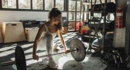 Vikika Costa, entrenadora: «Puedes ganar mucha fuerza entrenando con tu cuerpo, pero, cuando el objetivo es desarrollar fuerza máxima, las pesas suelen facilitar el trabajo»