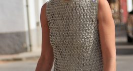 Marta Ortega adelanta en Milán el que será el vestido más tendencia de este otoño: midi, ajustado, de color granate y ya disponible para comprártelo hoy mismo en Zara