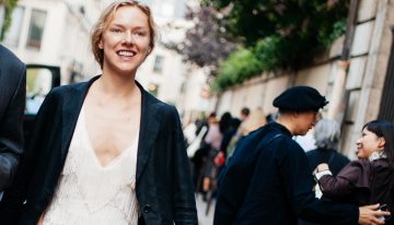 Hay una invitada en París que lleva el look para cenar más elegante y atemporal que todas deberíamos tener en el armario