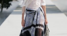 Dior deja muy claro cómo será el nuevo estilo bohemio la próxima primavera, mezclado con detalles románticos y con mucho de exotismo exquisito