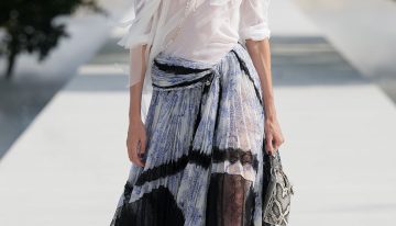Dior deja muy claro cómo será el nuevo estilo bohemio la próxima primavera, mezclado con detalles románticos y con mucho de exotismo exquisito