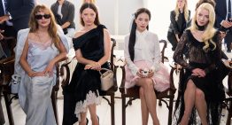De Kate Moss con el vestido camisero con botas que convencerá a madres e hijas a Rosalía estrenando lo nuevo de Dior… Las invitadas más elegantes en el segundo día de desfiles de París