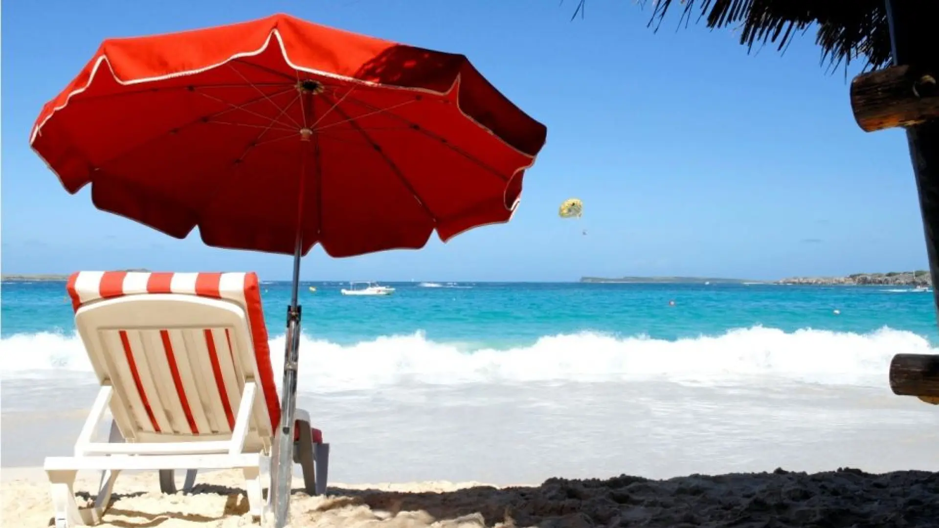 Un hombre de 82 años muere tras una pelea contra otro bañista de 76 por una tumbona en una playa