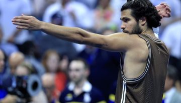 Carlos Alcaraz estrenó un festejo de arquero tras ganar en el US Open y reveló a quién se lo dedicó