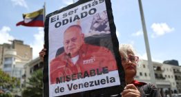 Desconocidos secuestraron al manifestante que enarboló un cartel contra Diosdado Cabello