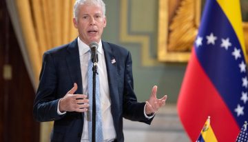 «Habrá elecciones, ya se avecinan», adelantó Chris Wright tras celebrar el pacto petrolero