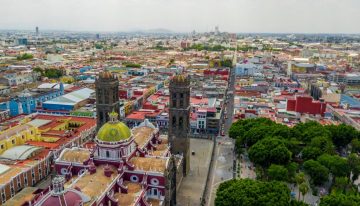 Comercios del centro de Puebla evitan sacar mercancía de Halloween y Navidad de forma anticipada