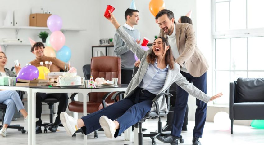 Fiestas patrias en la oficina: cómo organizar convivencias sin obligar al equipo