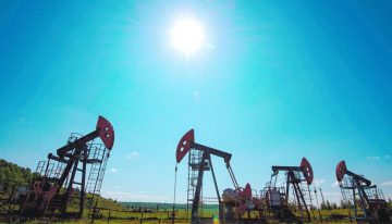 Barril del Brent roza los 100 dólares tras ataques hutíes en Arabia Saudita