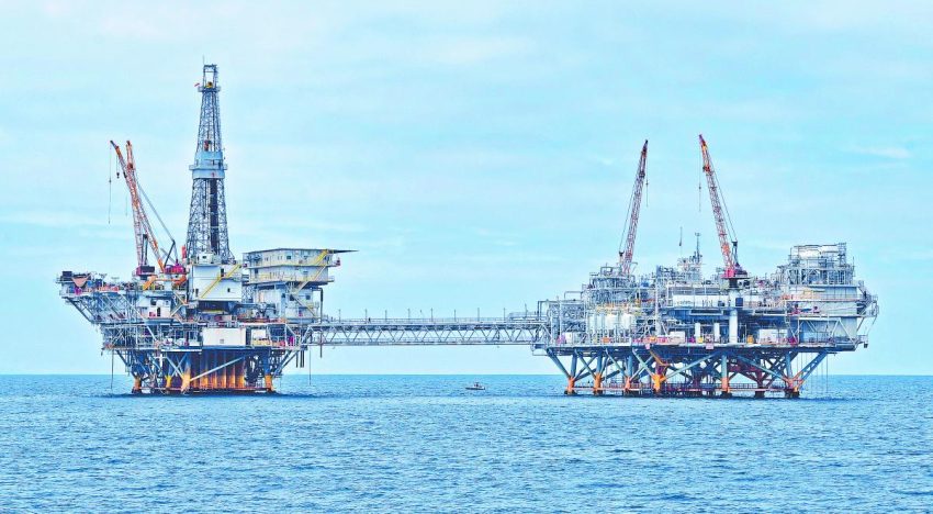 Precios del petróleo bajaron por expectativa de que se normalice oleoducto de Arabia Saudita