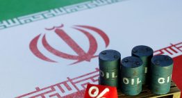 Petróleo cae 1% tras reportes sobre posible reapertura del estrecho de Ormuz por parte de Irán