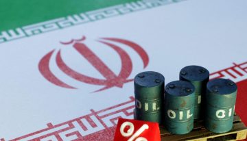 Petróleo cae 1% tras reportes sobre posible reapertura del estrecho de Ormuz por parte de Irán