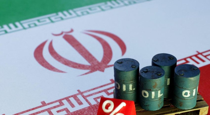 Petróleo cae 1% tras reportes sobre posible reapertura del estrecho de Ormuz por parte de Irán