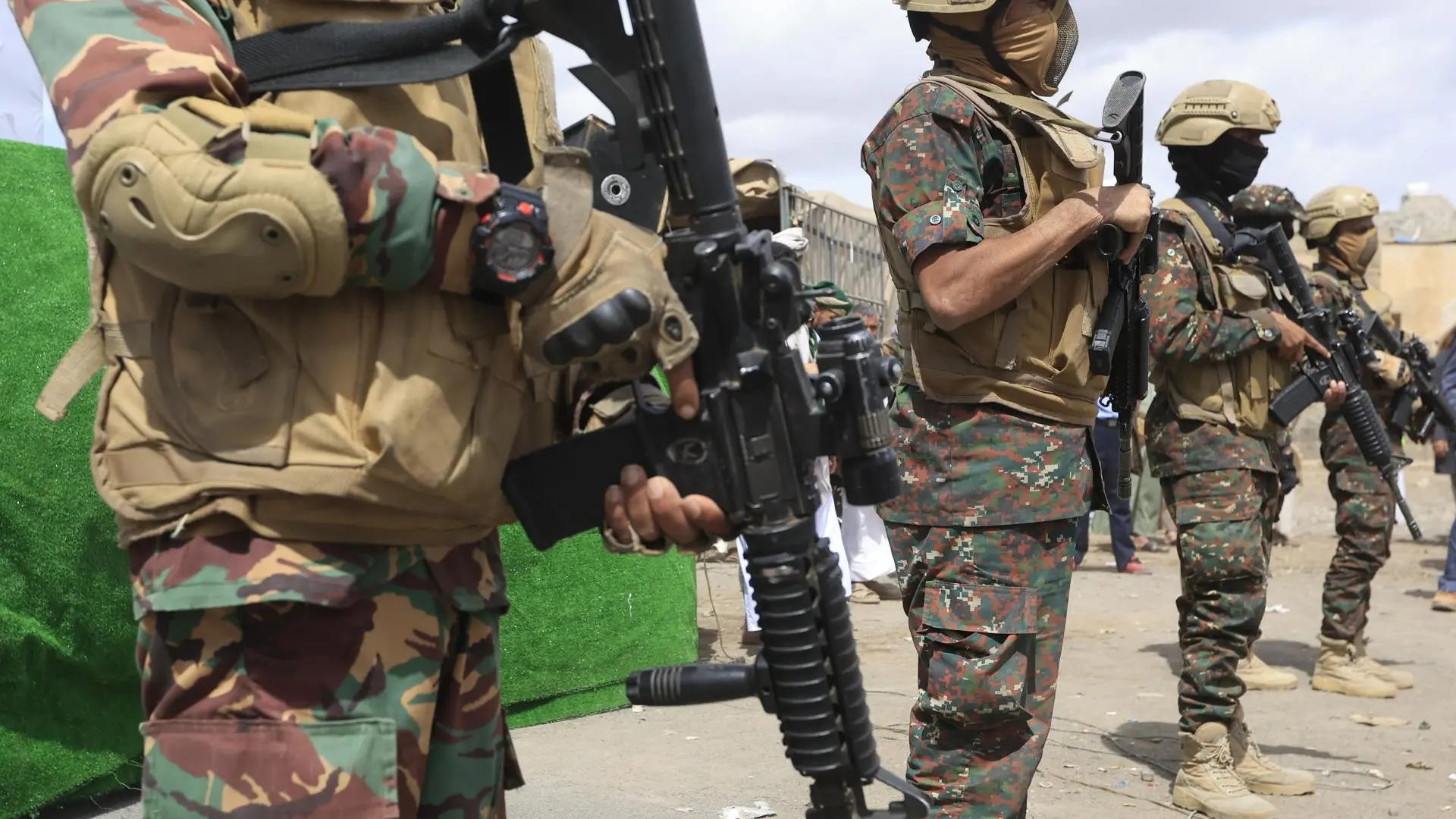 Yemen acusa a los hutíes de clonar con IA la voz de un general para ordenar la retirada de sus tropas y conquistar una ciudad portuaria