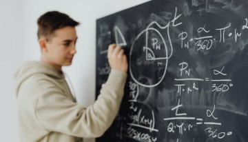 Reprueba México en matemáticas en PISA 2025: ¿Por qué la falta de habilidades afecta las finanzas?