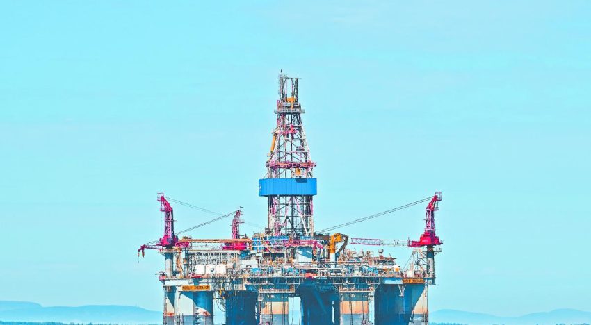 Precios del petróleo ampliaron su alza tras disiparse acuerdo sobre estrecho de Ormuz