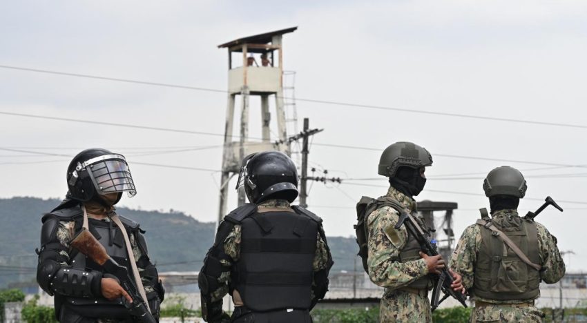 Ecuador declara estado de excepción en ocho provincias por la violencia del narcotráfico