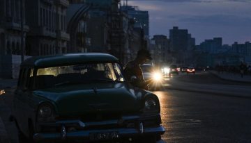 Cuba reconecta la red eléctrica pero siguen los apagones