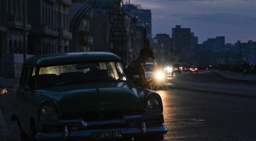 Cuba reconecta la red eléctrica pero siguen los apagones