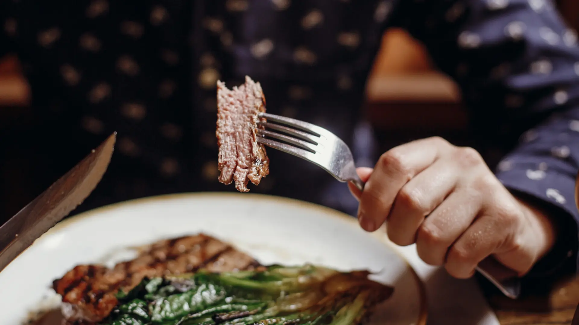 ¿Comemos demasiadas proteínas? Una revisión cuestiona que sea siempre mejor para la salud