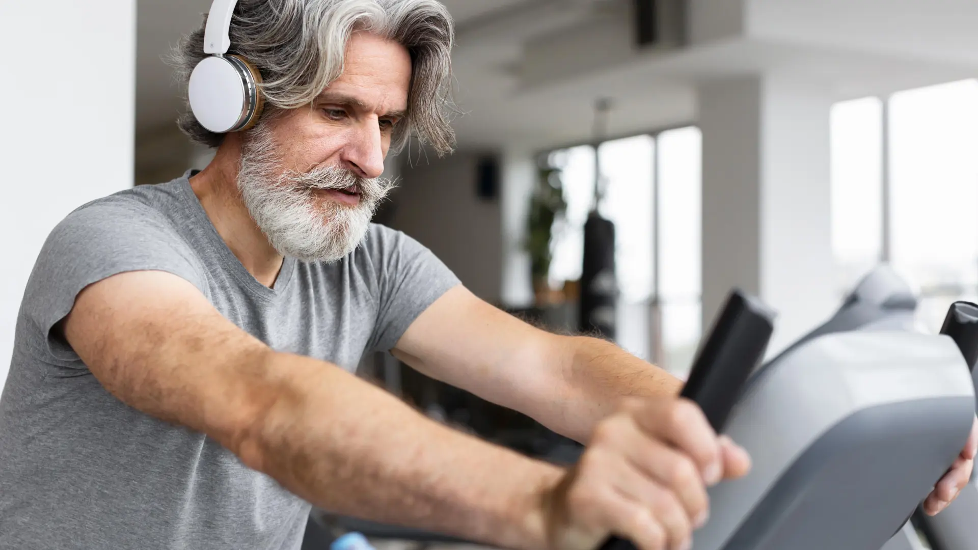 ¿Hay que entrenar más despacio después de los 50 años? El error de confundir seguridad con moverse poco o demasiado lento