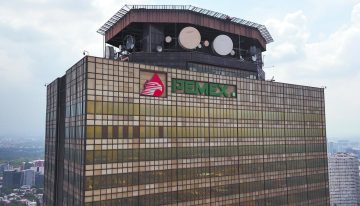 Pemex produce más diésel, pero no se aísla de la volatilidad: analistas
