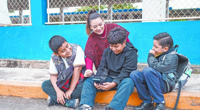¿Adiós al celular en la escuela? Éste es el decálogo de la SEP para alumnos de primaria y secundaria