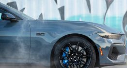 La historia de cómo el V8 5.0 L Coyote del Ford Mustang casi terminó llamándose Correcaminos