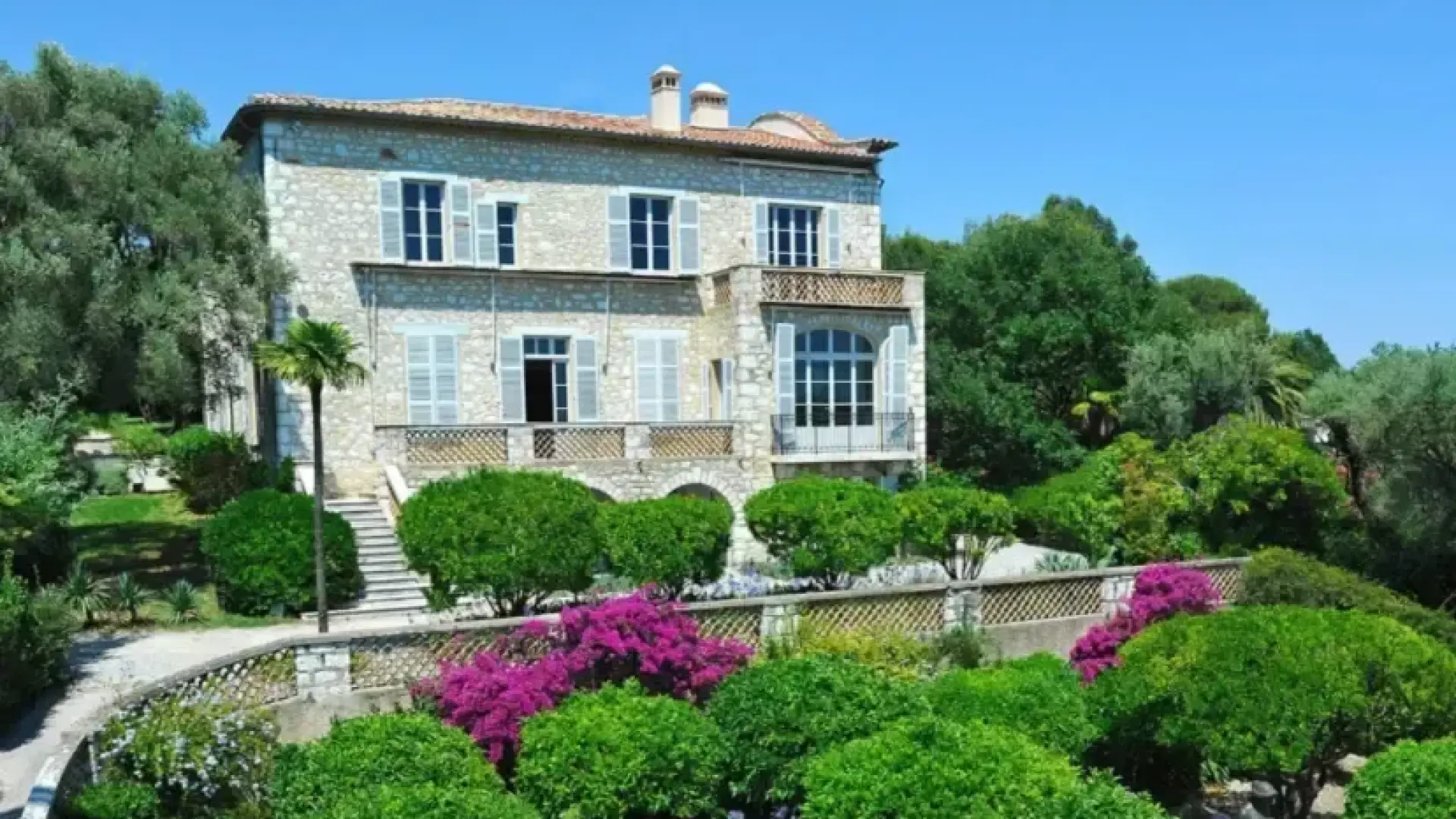 Roban tres obras de arte del museo Renoir en Francia con un valor de nueve millones
