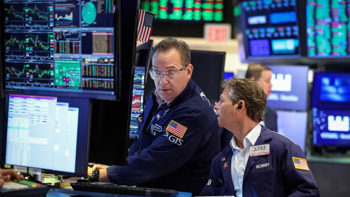 Nasdaq lastra a Wall Street; temor a desaceleración del sector de IA pega a Nvidia y fabricantes de chips