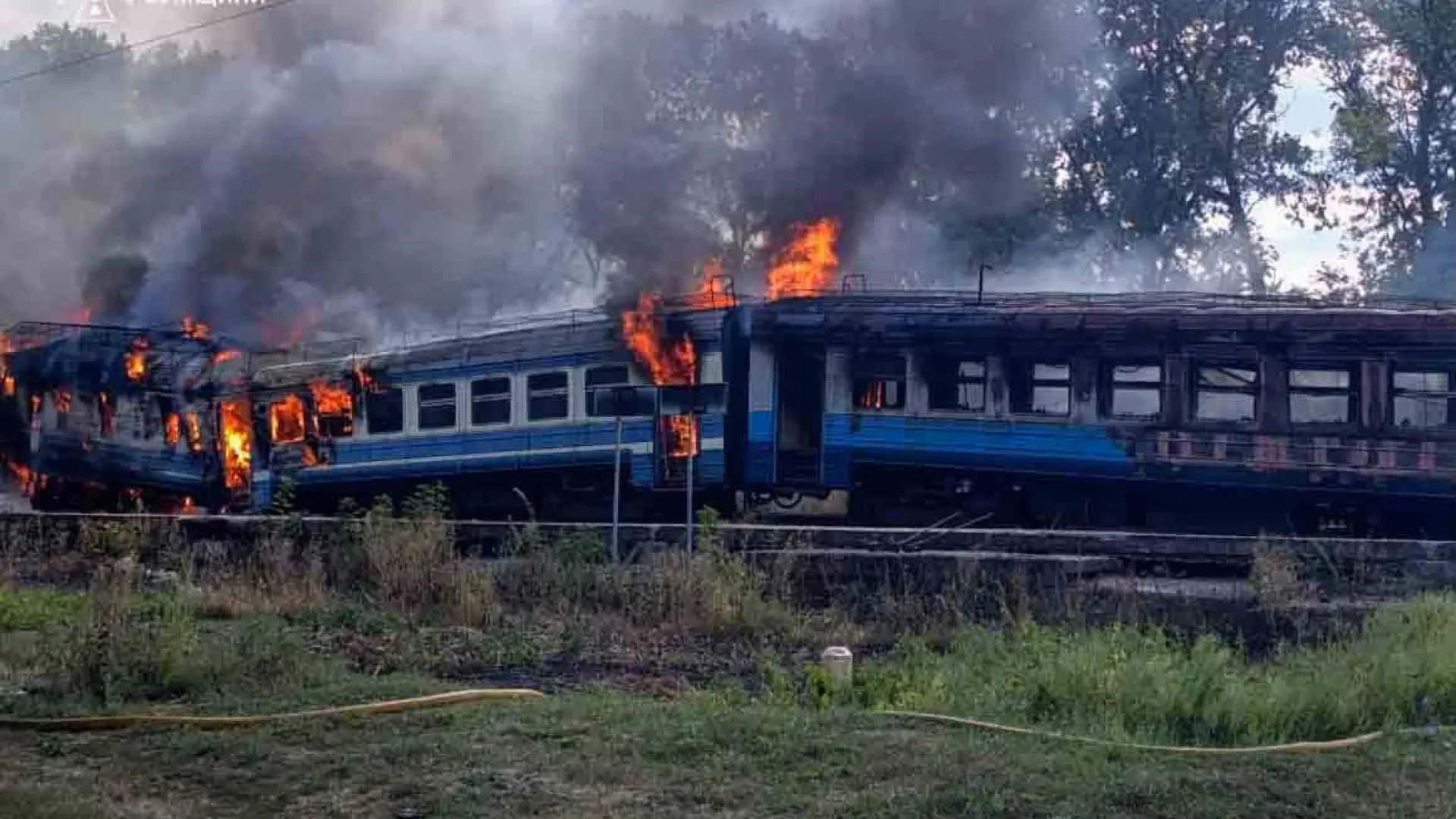 Un dron ruso impacta en un tren ucraniano junto a la frontera polaca y Kiev responde con un ataque contra dos refinerías rusas